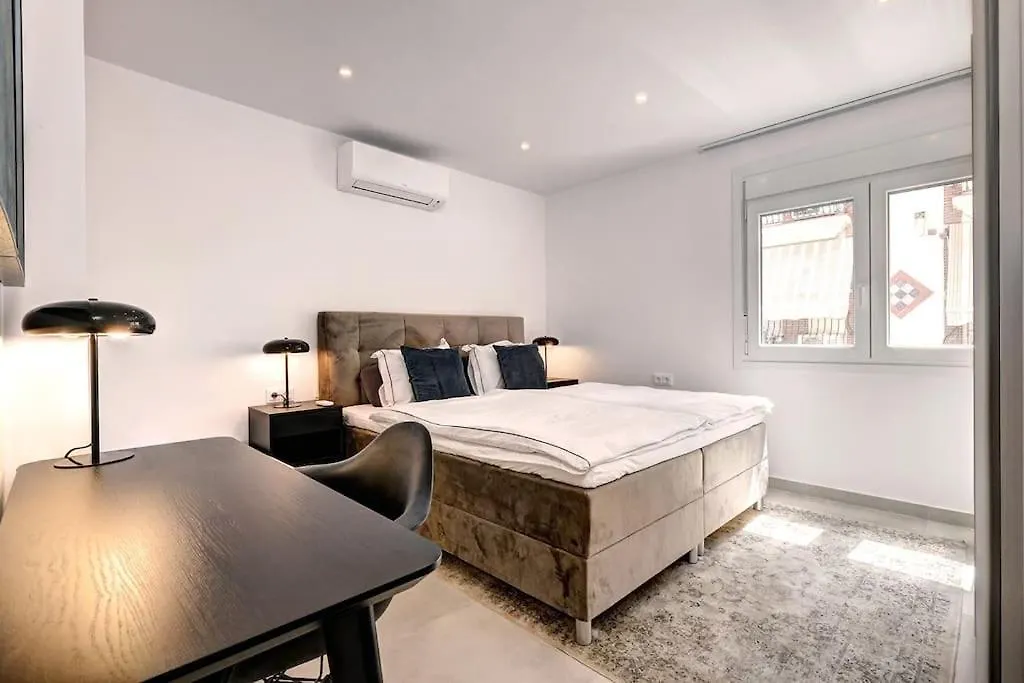 022 Stylish & Modern Fuengirola Apt, Near Beach 0*,  Spain