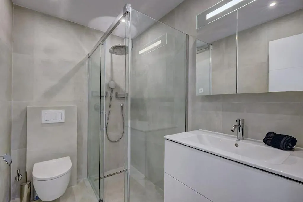 Apartment 022 Stylish & Modern Fuengirola Apt, Near Beach