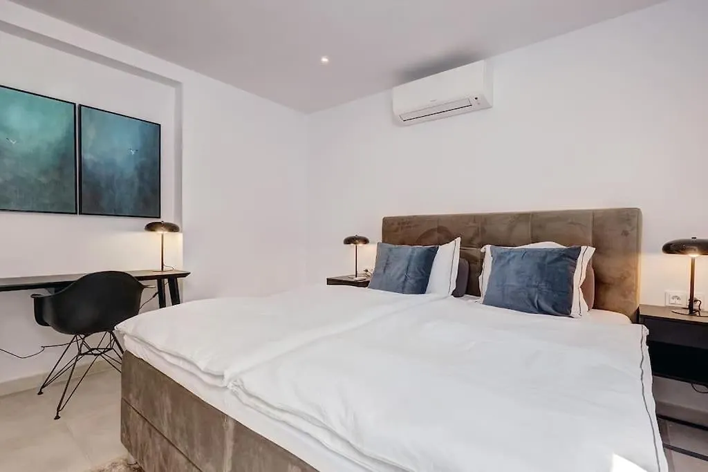 022 Stylish & Modern Fuengirola Apt, Near Beach Apartment