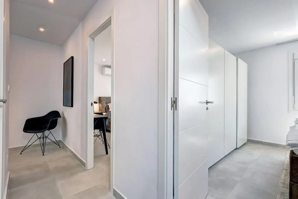 Apartment 022 Stylish & Modern Fuengirola Apt, Near Beach