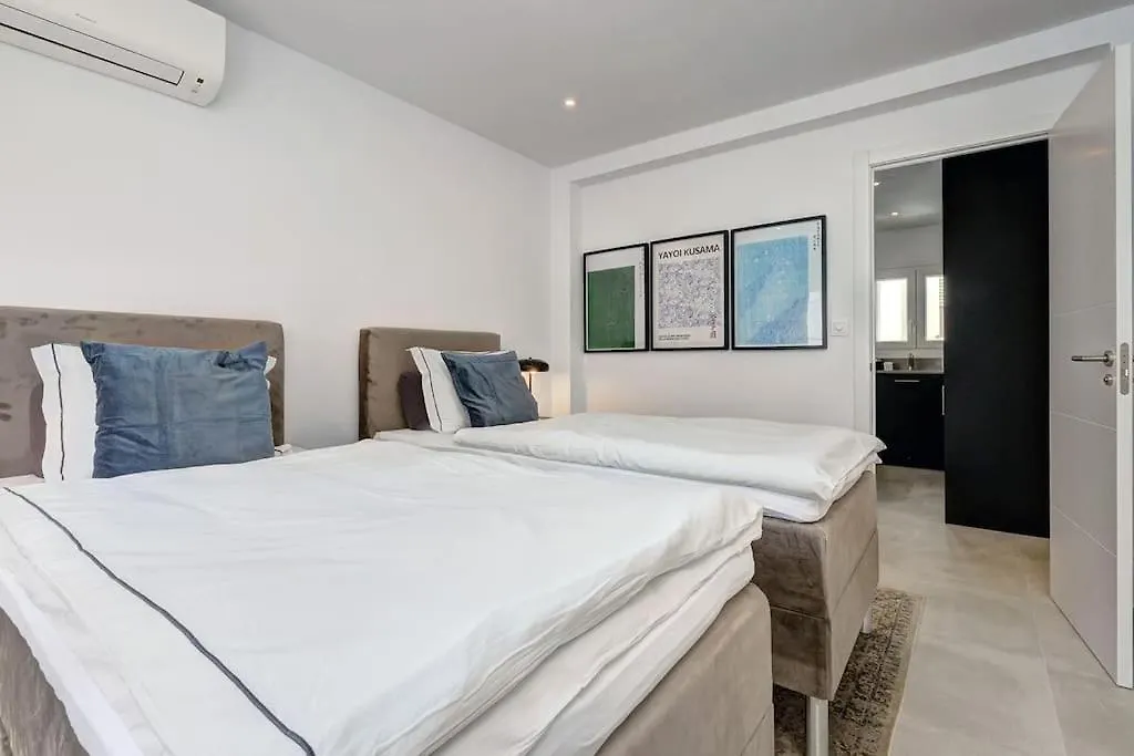 Apartment 022 Stylish & Modern Fuengirola Apt, Near Beach
