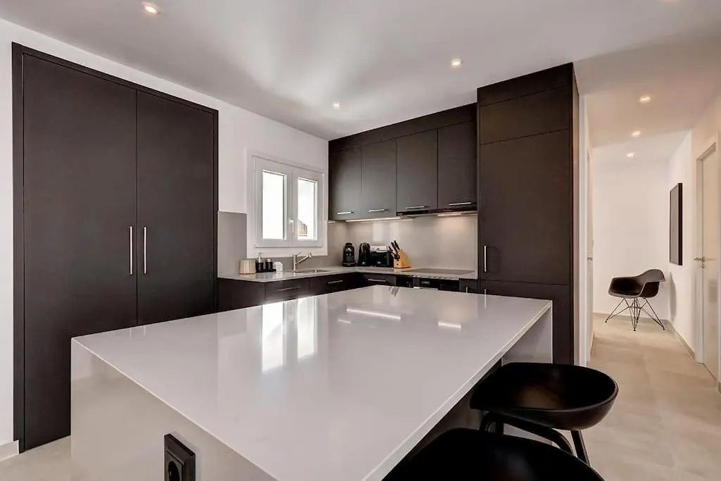 022 Stylish & Modern Fuengirola Apt, Near Beach Apartment