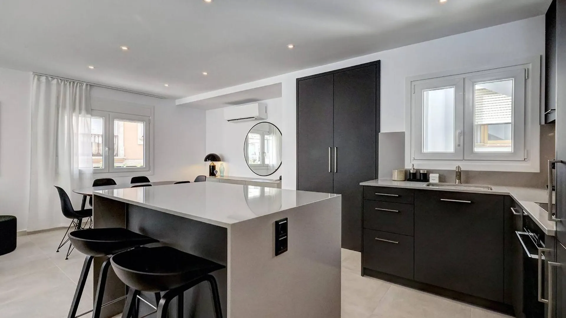022 Stylish & Modern Fuengirola Apt, Near Beach 0*,  Spain