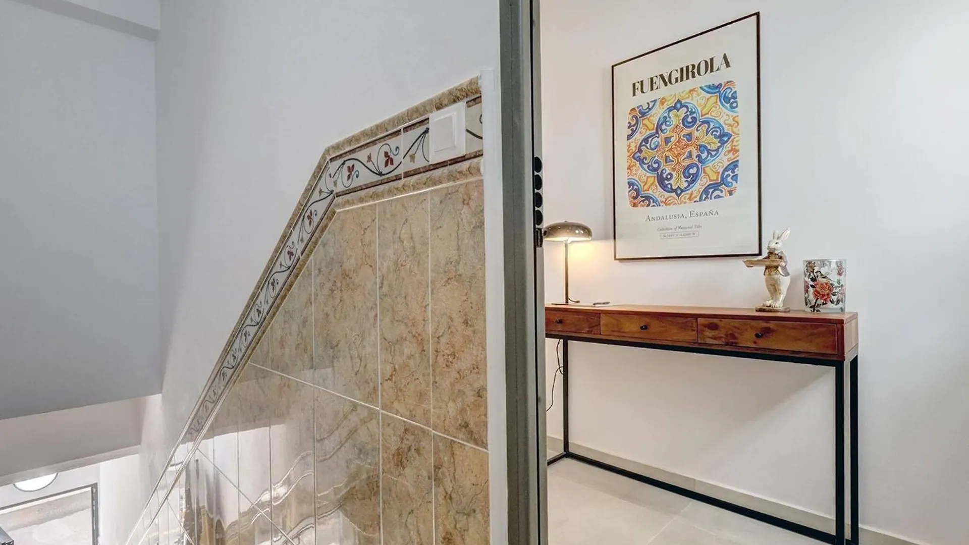 022 Stylish & Modern Fuengirola Apt, Near Beach Apartment