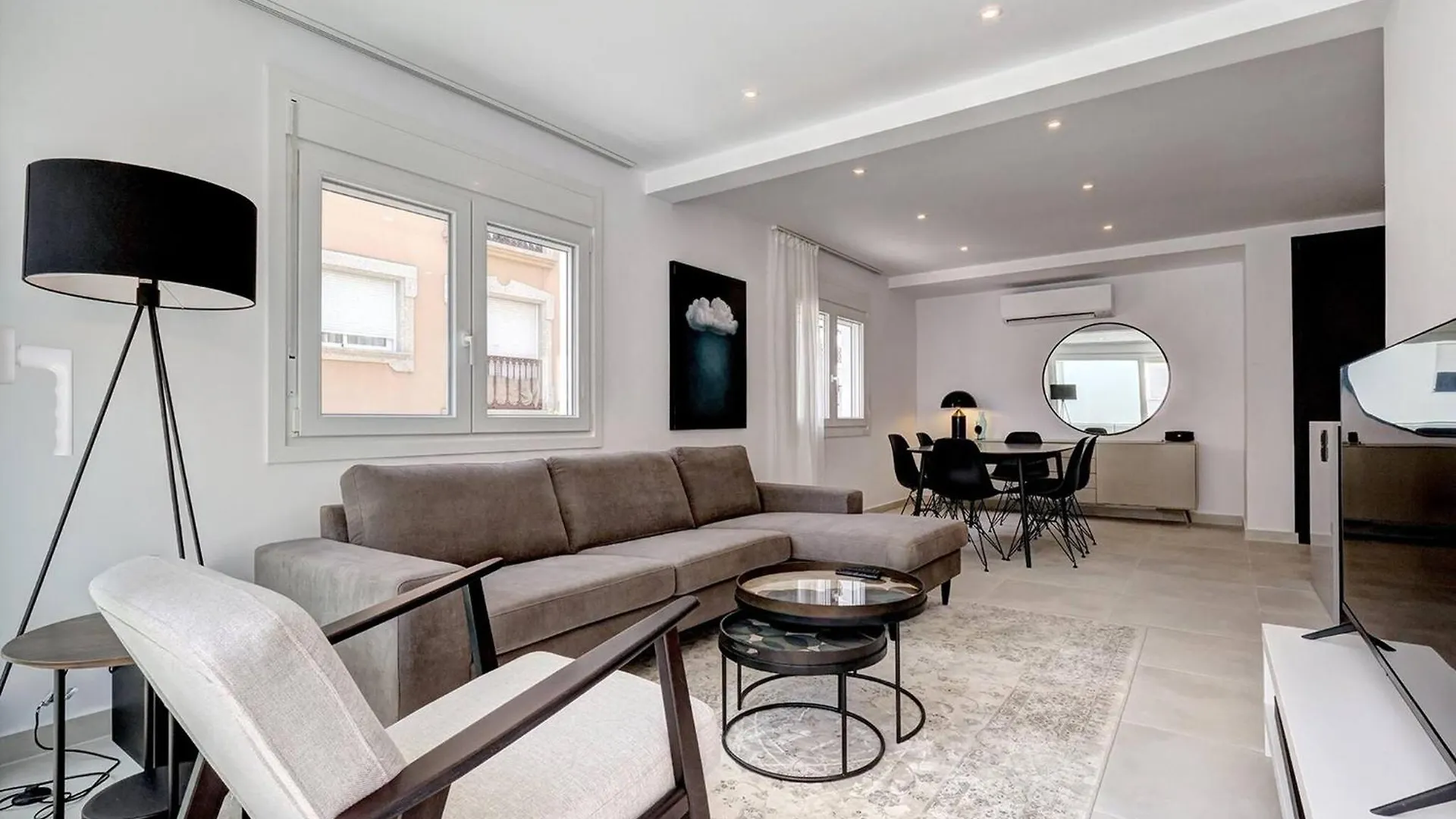 022 Stylish & Modern Fuengirola Apt, Near Beach Apartment