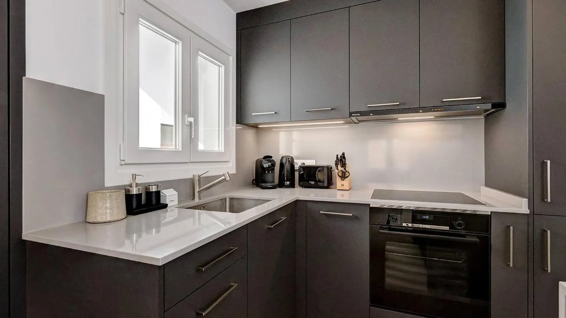 Apartment 022 Stylish & Modern Fuengirola Apt, Near Beach
