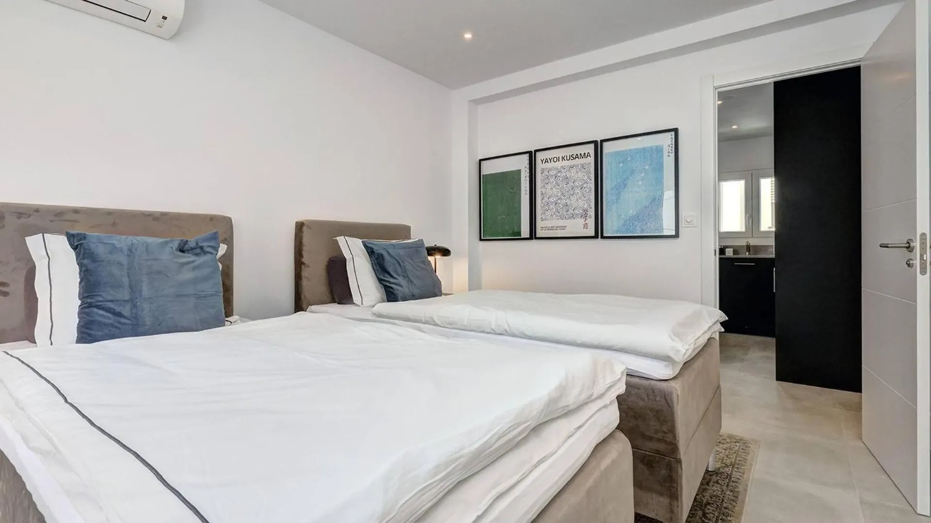 022 Stylish & Modern Fuengirola Apt, Near Beach Apartment
