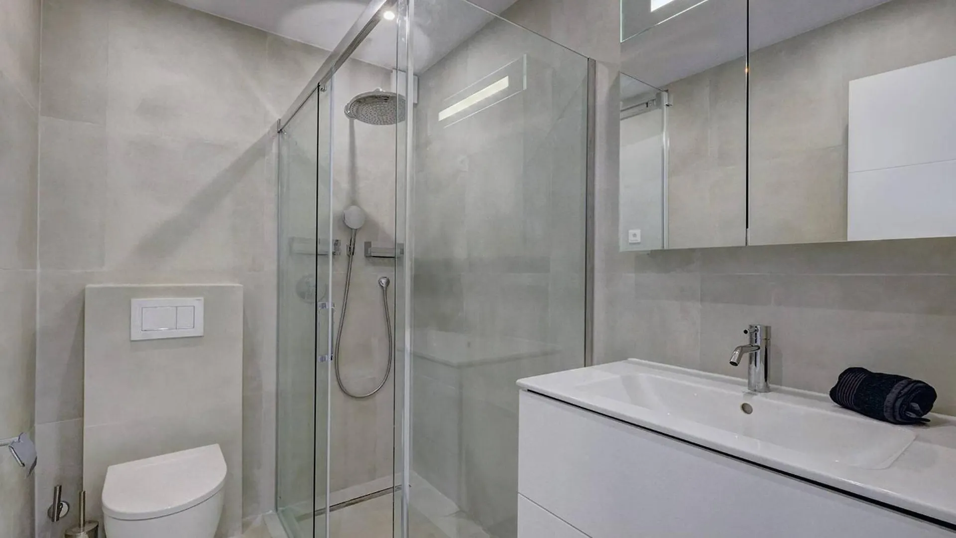022 Stylish & Modern Fuengirola Apt, Near Beach