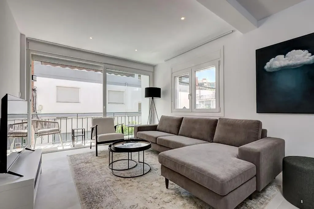 022 Stylish & Modern Fuengirola Apt, Near Beach 0*,