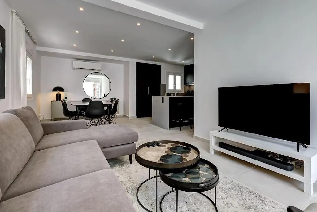 022 Stylish & Modern Fuengirola Apt, Near Beach Apartment