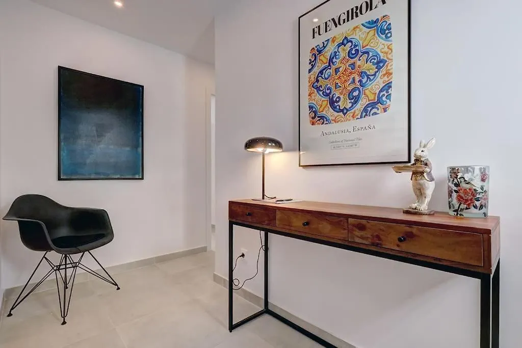022 Stylish & Modern Fuengirola Apt, Near Beach