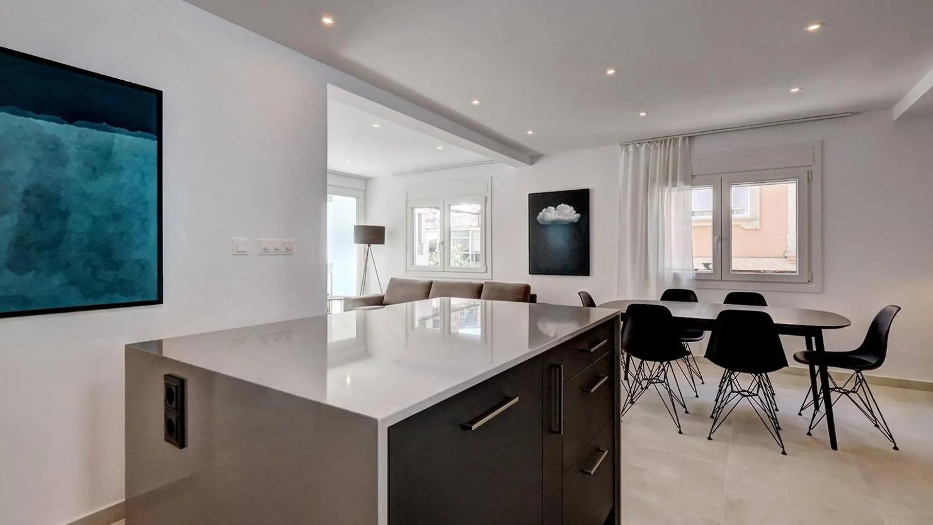 022 Stylish & Modern Fuengirola Apt, Near Beach Apartment